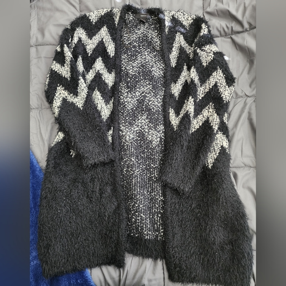 Black and White Chevron Pattern Fuzzy Cardigan (Size M)